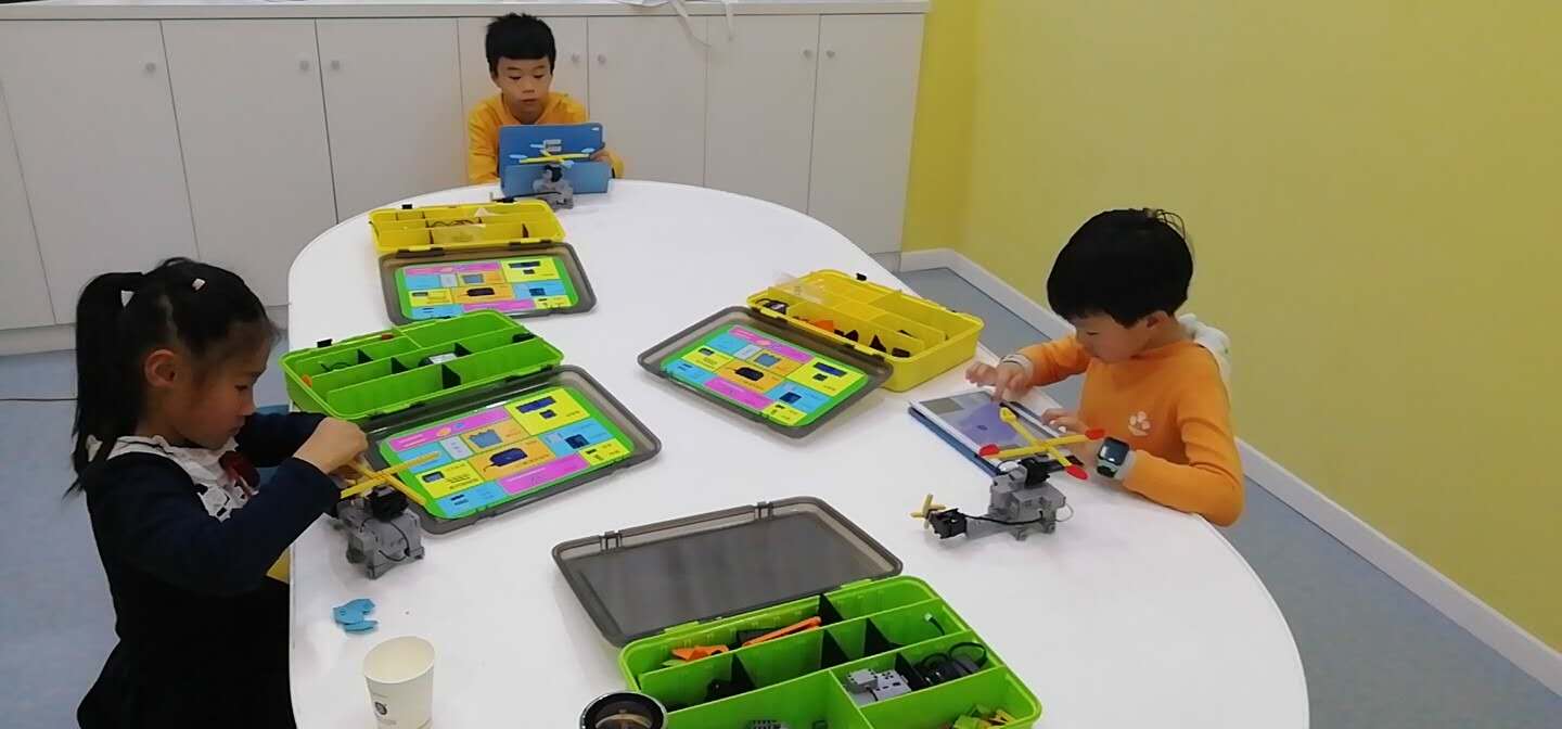 豆豆機器人空間站